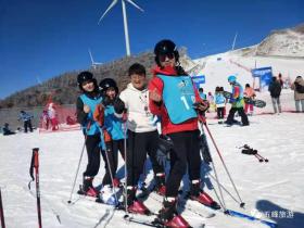 【两项国家级冰雪赛】五峰国际滑雪场迎来2000多名游客乐享冰雪激情